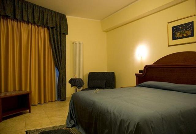Hotel Duca Di Calabria Serra San Bruno Eksteriør billede